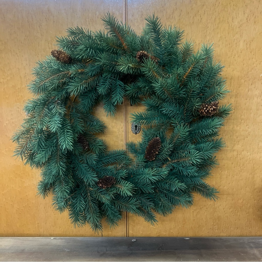 Evergreen Pine Holiday Wreath with Pinecones 20” New
